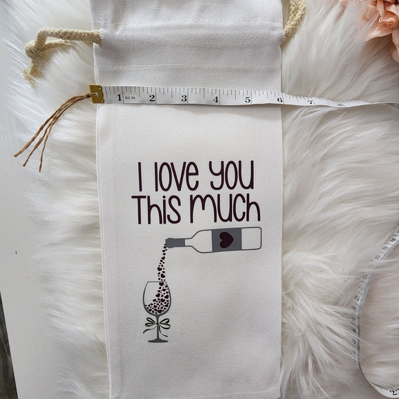 White Wine Bottle Gift Bag with Heart And Bow Ribbon Design - Picture 5 of 5